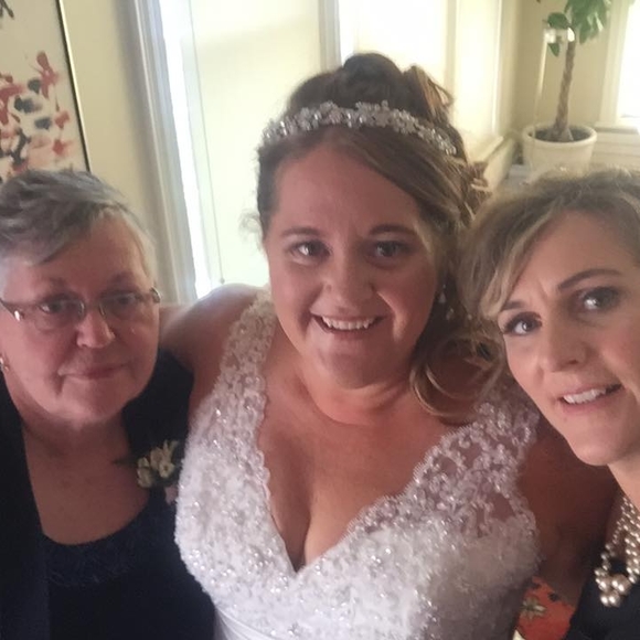 Meet your Posher, Stephanie - Picture 1 of 1